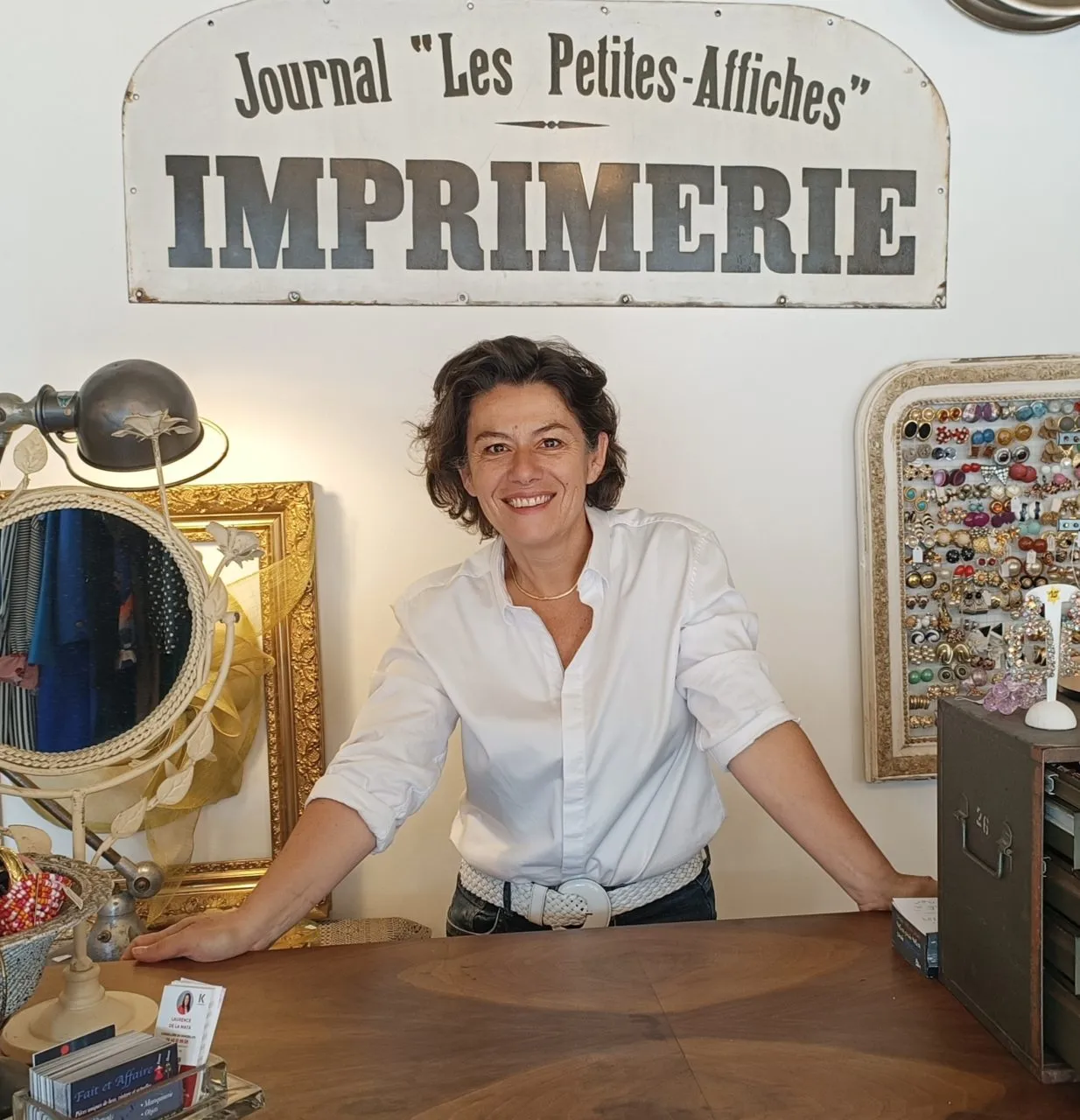 Barbara Martin, fondatrice de Fait et Affaire, dans sa boutique de dépôt-vente à Noailles
