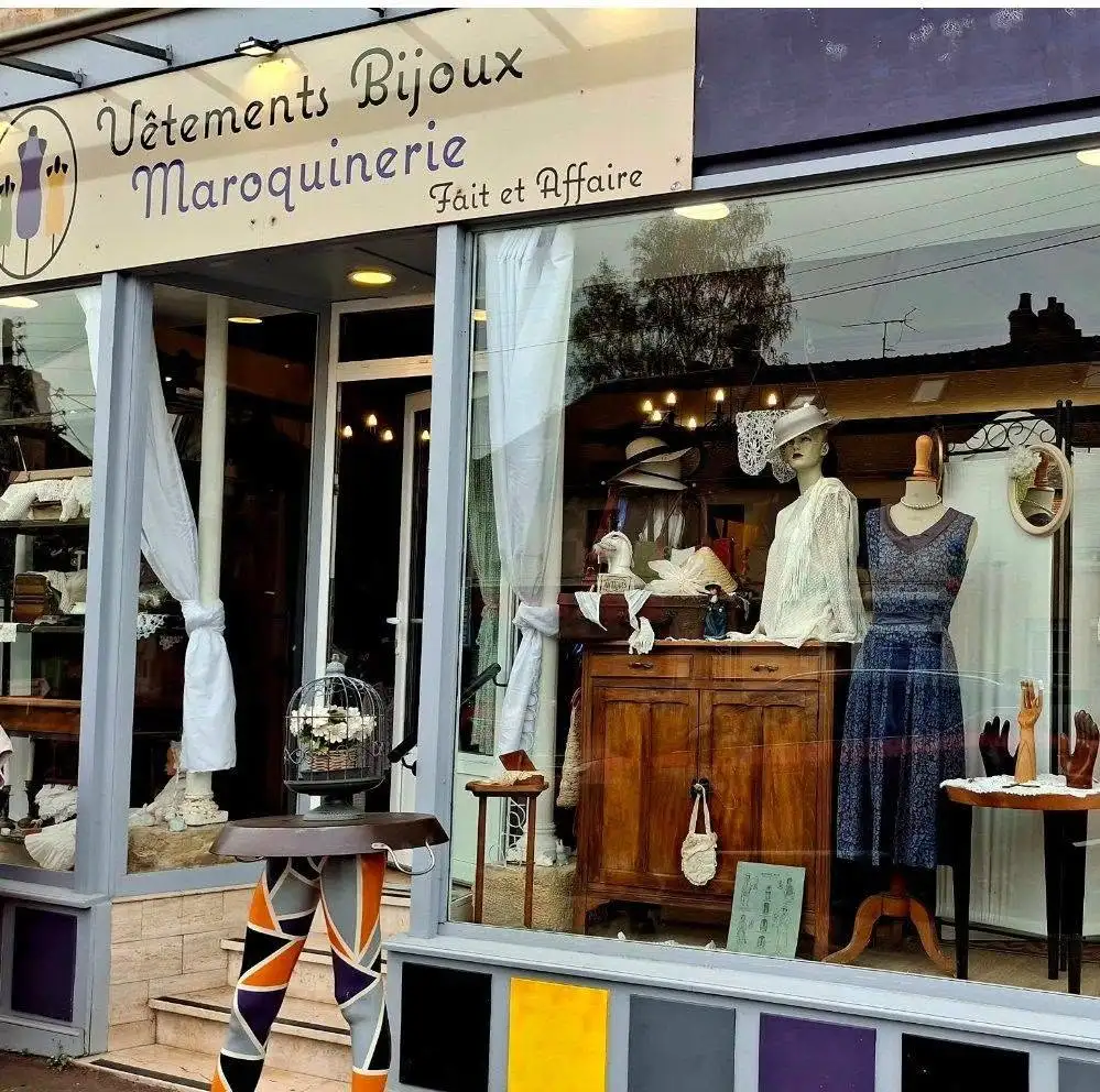 Boutique Fait et Affaire à Noailles, dépôt-vente mode luxe et vintage